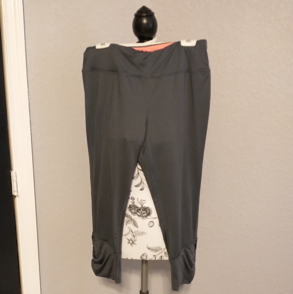 Mid calf workout pants